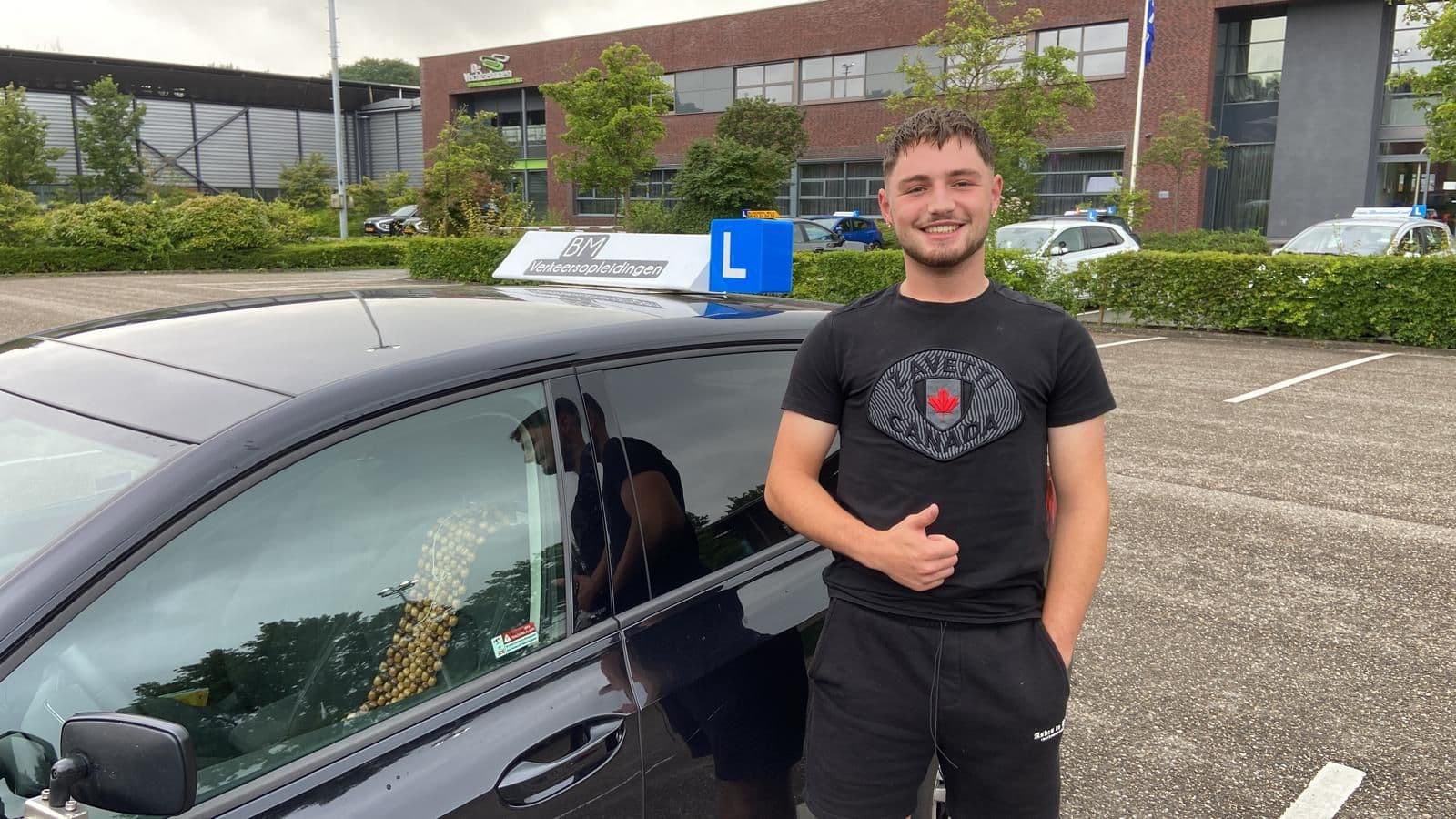 Lennart geslaagd voor zijn rijbewijs!